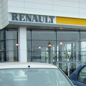  Acţiunile Renault au scăzut cu 20%, pe fondul unei posibile investigaţii privind testele de poluare