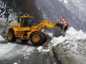 CNADNR: 15 sectoare de autostrăzi şi drumuri naţionale sunt închise în continuare circulaţiei