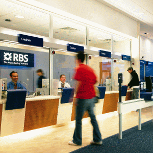 Surse: RBS vrea să taie încă 900 de posturi