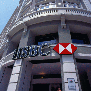 Profitul HSBC, aproape înjumătăţit