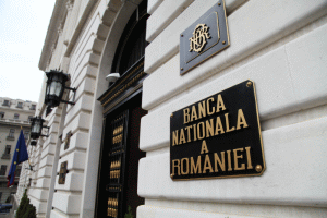 Banca Naţională a României respinge ferm şi fără echivoc atacurile la adresa reputaţiei băncii centrale