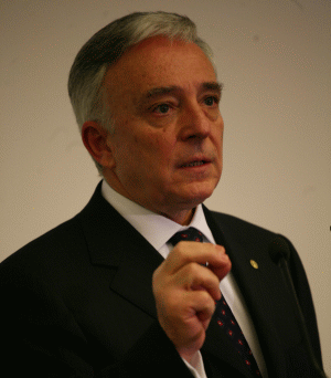 Mugur Isărescu