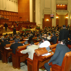 Partidele noi, colac de salvare pentru candidaturile politicienilor vechi!