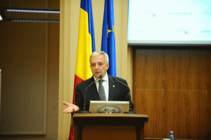 Mugur Isărescu