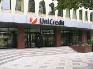 UniCredit invită zece bănci să participe la majorarea de capital