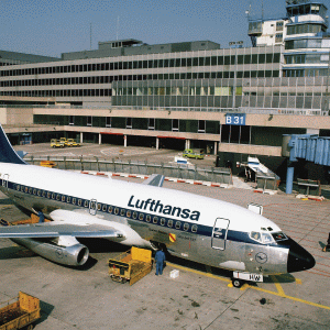 Disputa salarială dintre piloţii şi managementul "Lufthansa", supusă medierii