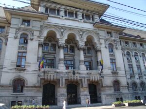 "Primăria Generală a devenit o fortăreaţă, atent păzită prin practici abuzive"