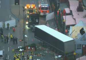 Camionul care a intrat în mulţime, la Berlin (Sursa foto: captură Youtube)