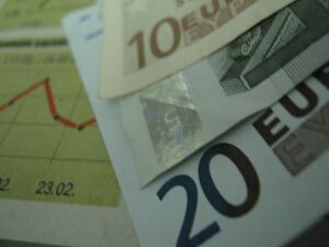 Economia românească va încetini în 2017, avansul fiind estimat la mai puţin de 4%