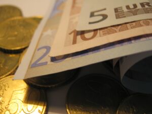 Finlanda, prima ţară din Europa care va asigura un venit garantat şomerilor, de 560 de euro