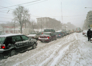 Mai multe sectoare de drumuri rămân închise circulaţiei