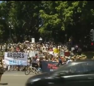 Proteste anti-Trump în Australia (sursa foto: captură Youtube)