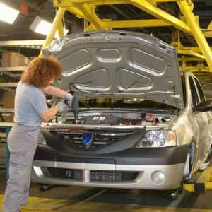 Dacia recheamă în service 1.500 de maşini Logan şi Sandero 