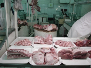 APCPR: "Piaţa noastră, invadată de carne de porc din UE" 