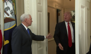 Donald Trump, plecând fără a semna ordinele executive (Sursa foto: captură Youtube)