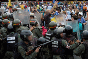 Ministrul de Interne şi şeful Poliţiei din Paraguay, demişi după protestele violente, soldate cu un mort