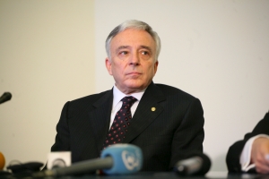 Mugur Isărescu