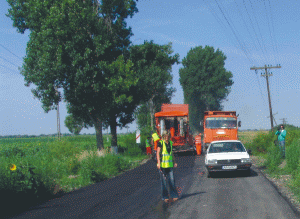 Un drum din Arad este refăcut pe banii constructorului