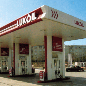 Lukoil îşi va ajusta planurile dacă OPEC extinde acordul de reducere a producţiei