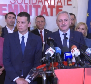 Sorin Grindeanu şi Liviu Dragnea, la momentul în care liderul PSD l-a prezentat pe noul premier (Sursa foto: captură Youtube)