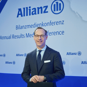 "Allianz" renunţă la 700 de posturi, în Germania