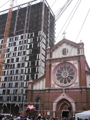 Construcţia Cathedral Plaza, lângă Catedrala Sf. Iosif (Sursa foto: Wikipedia)