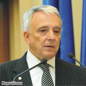 Mugur Isărescu a fost remunerat, anul trecut, cu circa 18.700 euro/lunar 