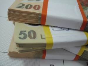 Ţara noastră oferă una dintre cele mai mari creşteri de salarii din Europa 