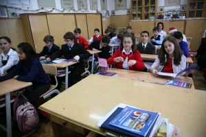 "În loc să dăm orelor de Educaţie fizică locul cuvenit în formarea elevilor, noi facem manual"