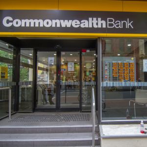 "Commonwealth Bank of Australia" elimină bonusul directorului executiv