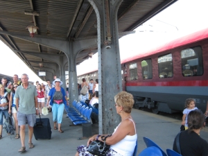 Guvernul a suplimentat trenurile pentru perioada mini-vacanţei de Sfânta Maria