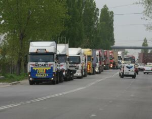 UNTRR solicită excluderea transporturilor rutiere din domeniul de aplicare al Directivei detaşării lucrătorilor