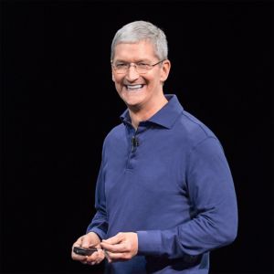 Tim Cook a primit acţiuni "Apple" în valoare de 89,2 milioane de dolari