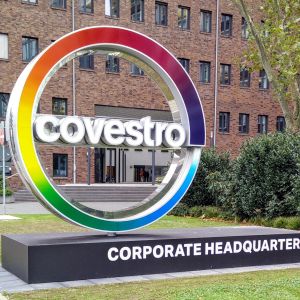 "Bayer" a vândut 9,4% din "Covestro"