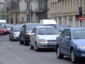 "Industria auto reprezintă motorul economiei româneşti, pe lângă retail şi IT"