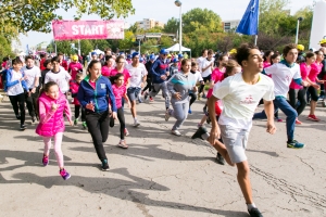 Bucureştenii au alergat pentru supravieţuitoarele cancerului de sân