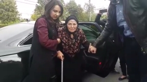 Ana Maria Pătru, împreună cu bunica ei, la DNA Ploieşti (Sursa foto: captură Youtube)