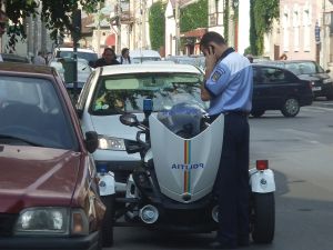 Poliţist din Giurgiu, prins în flagrant când primea 3.000 de lei mită, plasat în arest la domiciliu