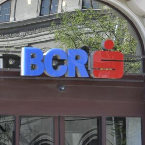 BCR şi-a înjumătăţit profitul