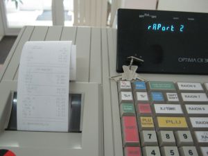 Operatorii economici, obligaţi să utilizeze aparate fiscale de marcat 