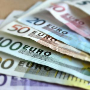 Grecia va distribui 1,4 miliarde de euro cetăţenilor afectaţi de măsurile de austeritate