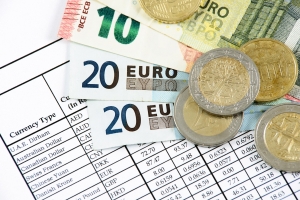 Euro a fost cotat la 4,6306 lei, sub referinţa de ieri