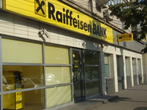 Raiffeisen Bank România renunţă la intermedierea tranzacţiilor cu acţiuni şi o mută la Viena