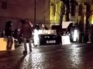 Manifestanţi Sibiu (Sursa foto: captură Youtube)