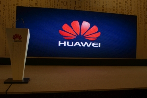 Directorul de vânzări de smartphone-uri a Huawei din China, arestat pentru corupţie