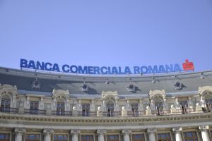 BCR transformă 28 de sucursale din ţară în unităţi de tip cashless