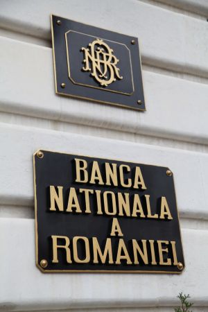 BNR, posibil să implementeze restricţii la creditarea populaţiei