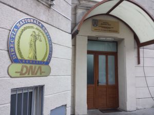 "Şeful Sectorului poliţiei de frontieră Giurgiu, trimis în judecată pentru şantaj şi cumpărare de influenţă"