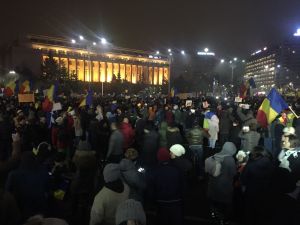 Protest antiguvernamental printr-o horă, anunţat de Ziua Micii Uniri, în Piaţa Victoriei