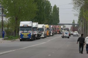 Transportatorii rutieri solicită Guvernului să elimine supraacciza la carburanţi